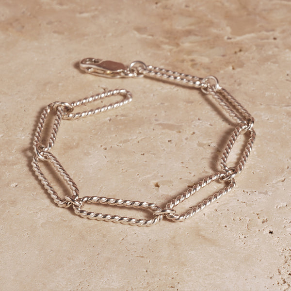 Paperclip chain bracelet workshop, Sleaford | Sat 14 Nov | 10am-1pm
