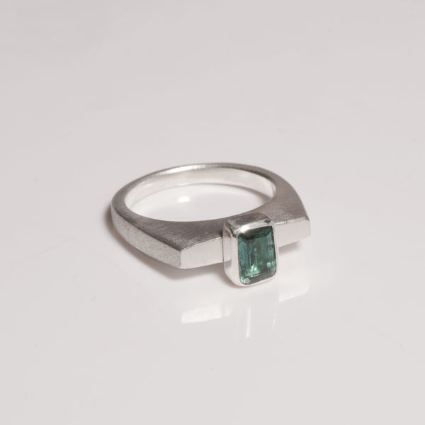 Sculpted green tourmaline ring